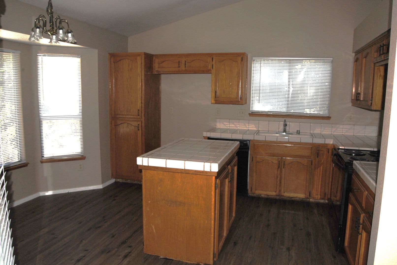 BAKERSFIELD House: 9400 HUNTSMAN OAK CT.