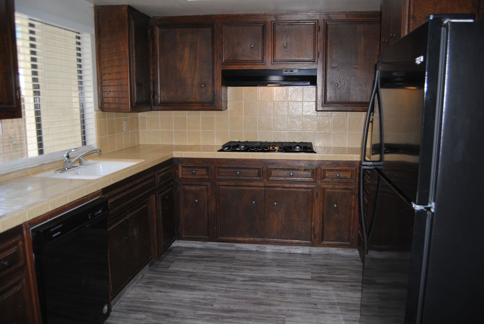 BAKERSFIELD Apartment: 7605 QUAILWOOD DR. #A-D