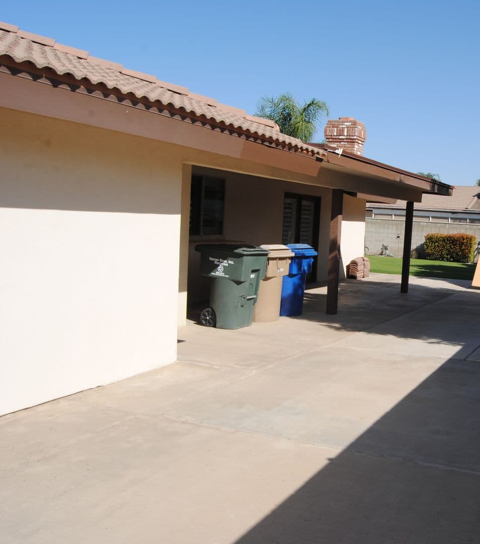 BAKERSFIELD House: 7112 DARRIN AVENUE