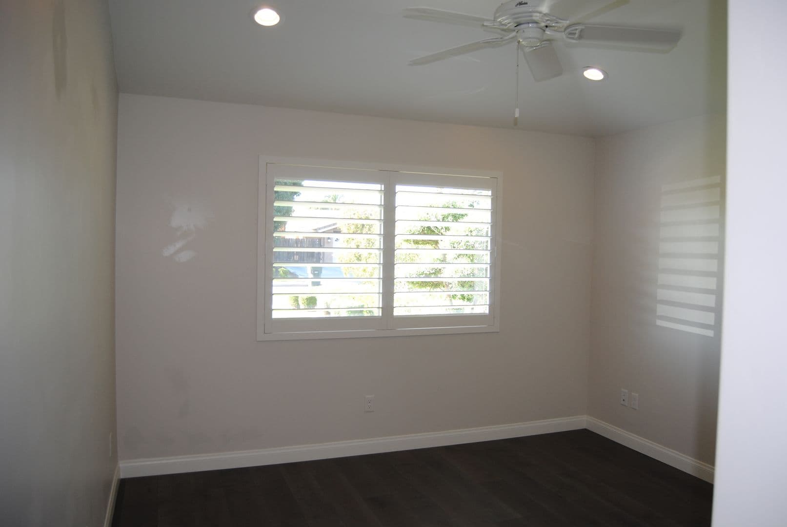 BAKERSFIELD House: 7112 DARRIN AVENUE