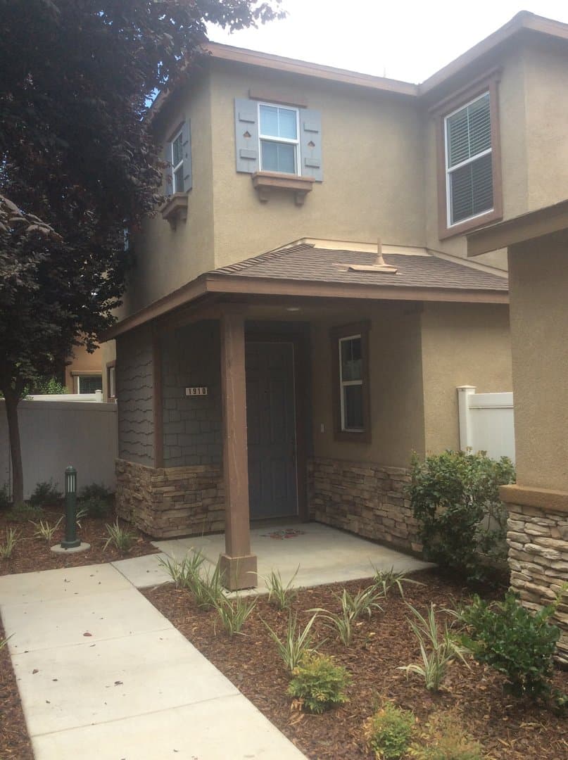 BAKERSFIELD House: 1910 SIMON SHUSTER LANE