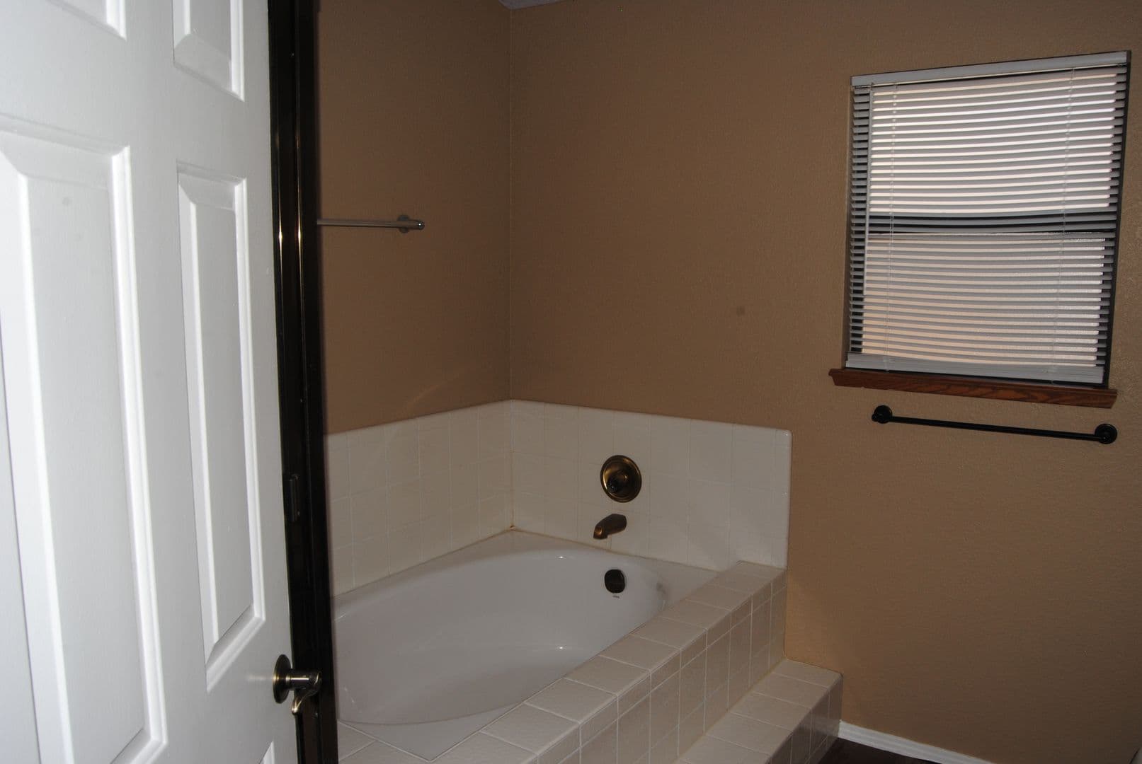 BAKERSFIELD House: 9400 HUNTSMAN OAK CT.