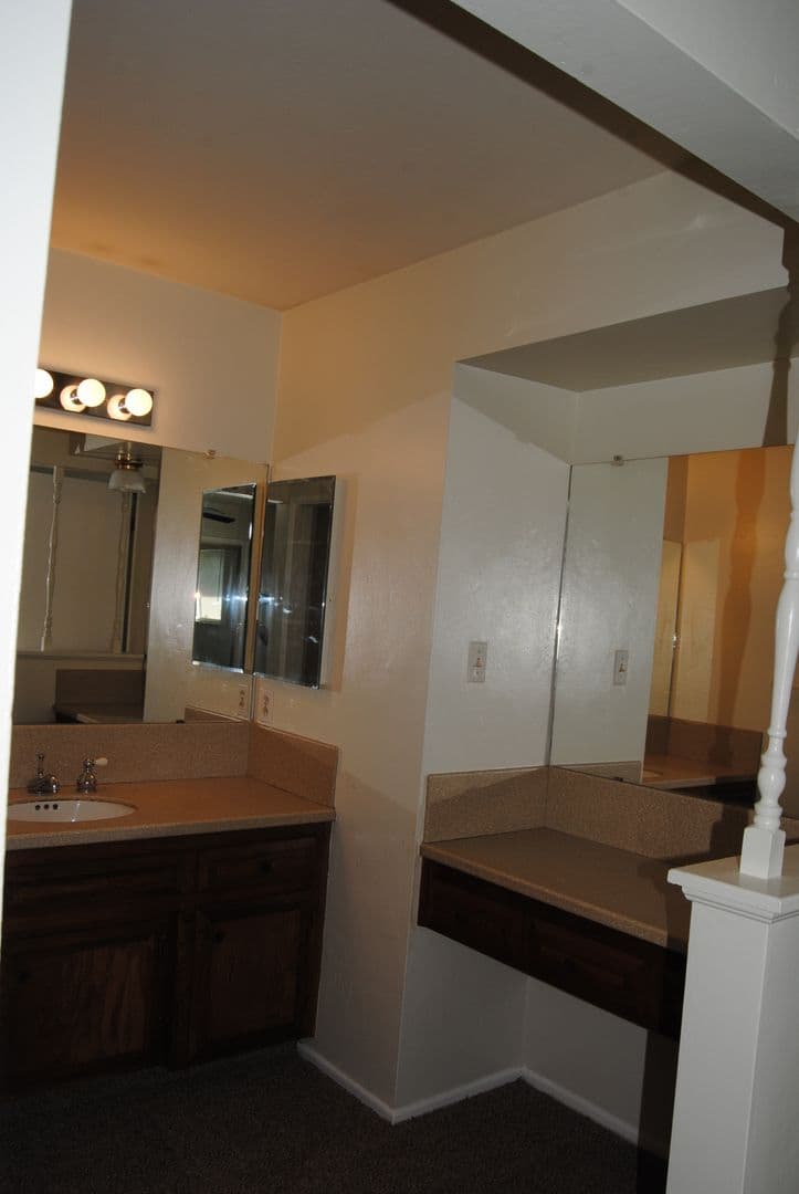 BAKERSFIELD House: 500 PLATO CT.