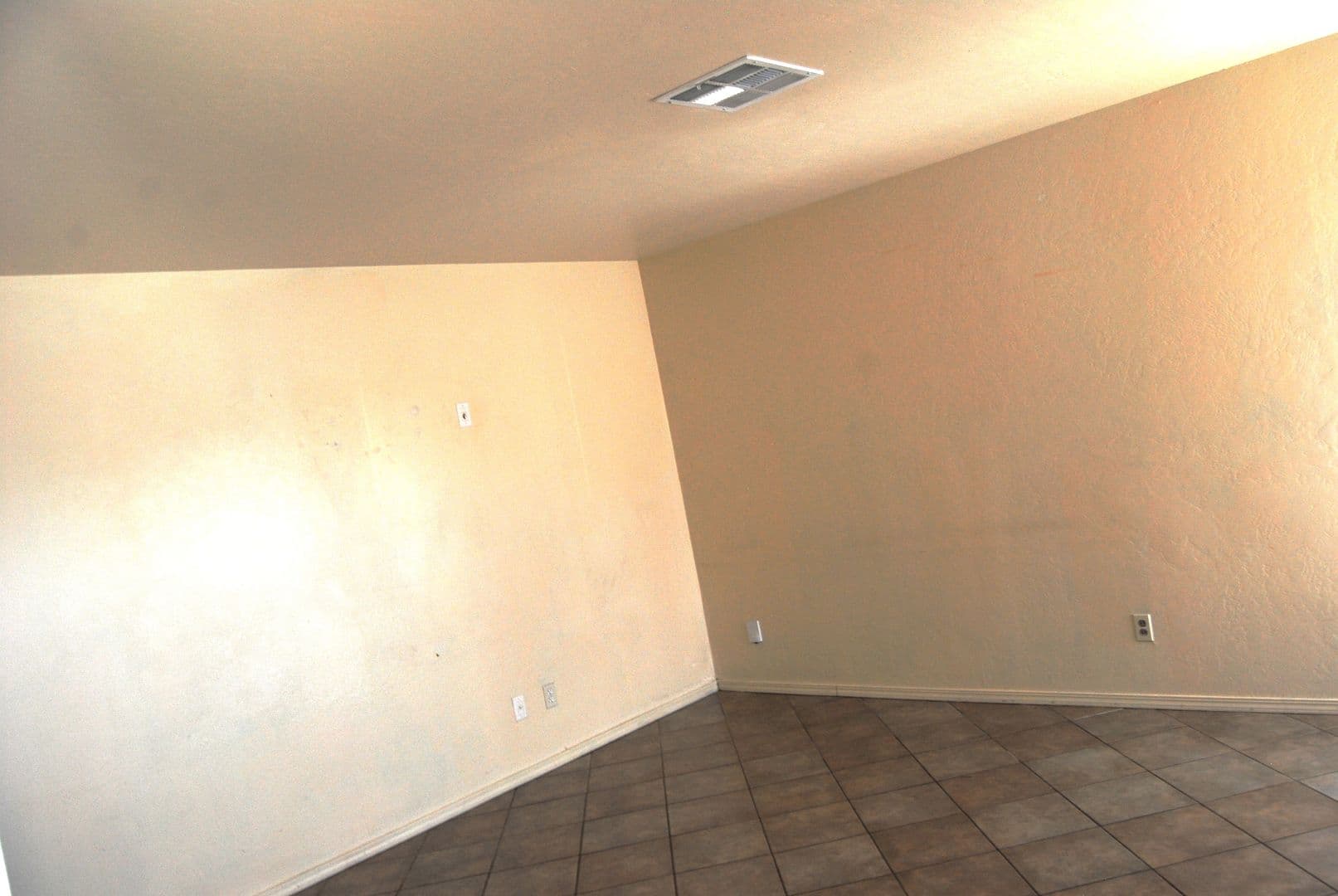 BAKERSFIELD House: 3900 MARILYN PLACE