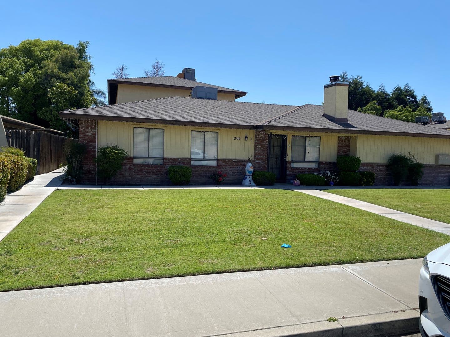 BAKERSFIELD Apartment: 804 QUAILRIDGE RD. #A-E