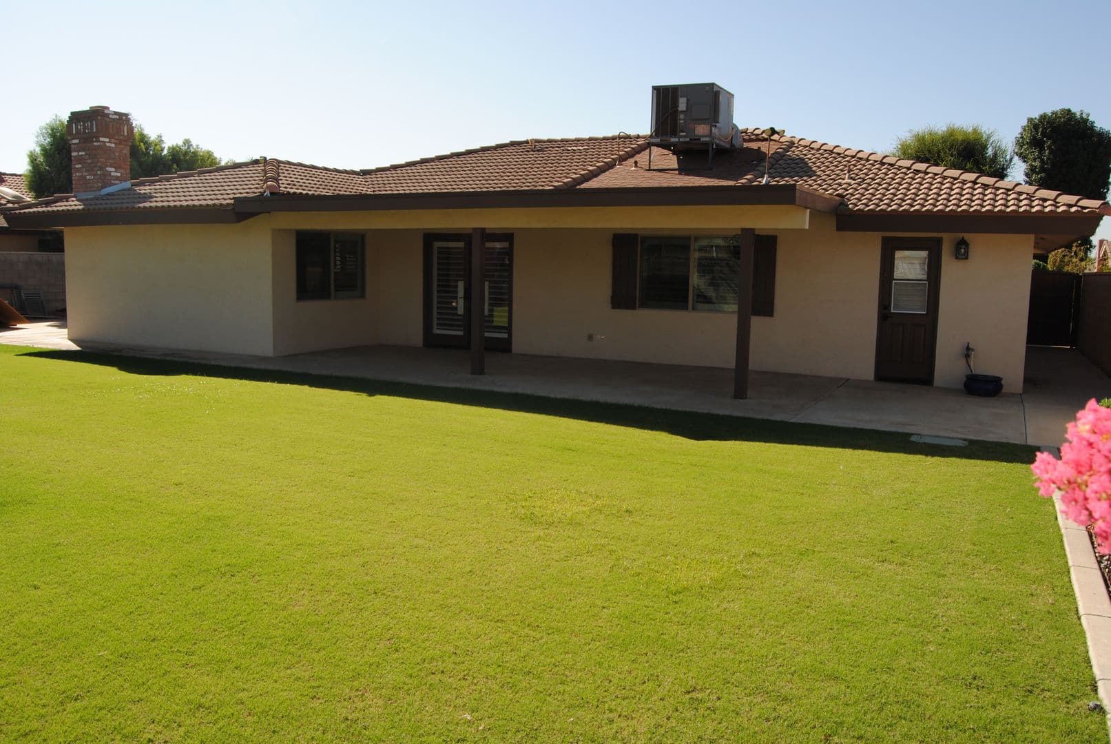 BAKERSFIELD House: 7112 DARRIN AVENUE