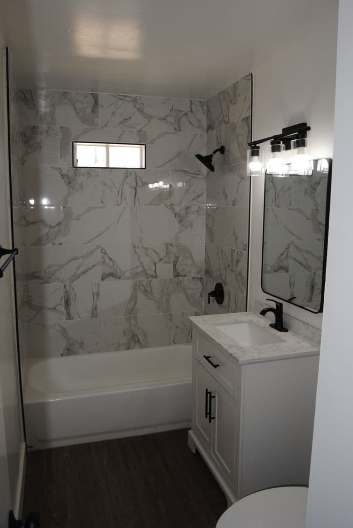 BAKERSFIELD House: 5812 CLAYTON ST.