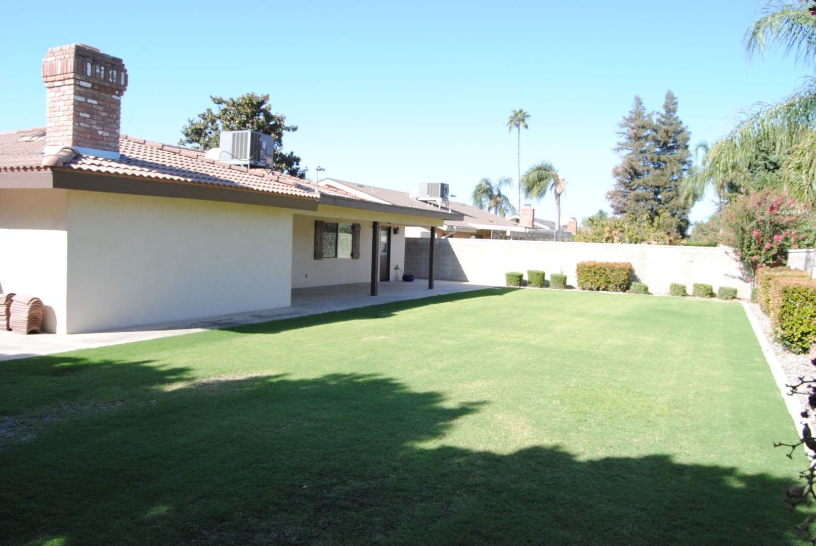 BAKERSFIELD House: 7112 DARRIN AVENUE