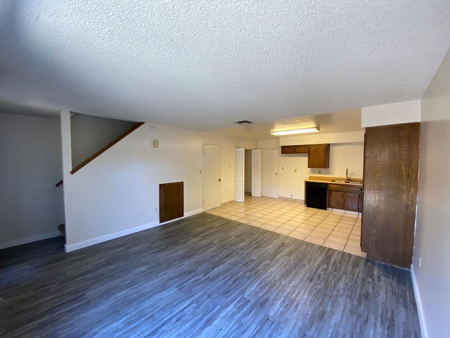BAKERSFIELD Apartment: 804 QUAILRIDGE RD. #A-E