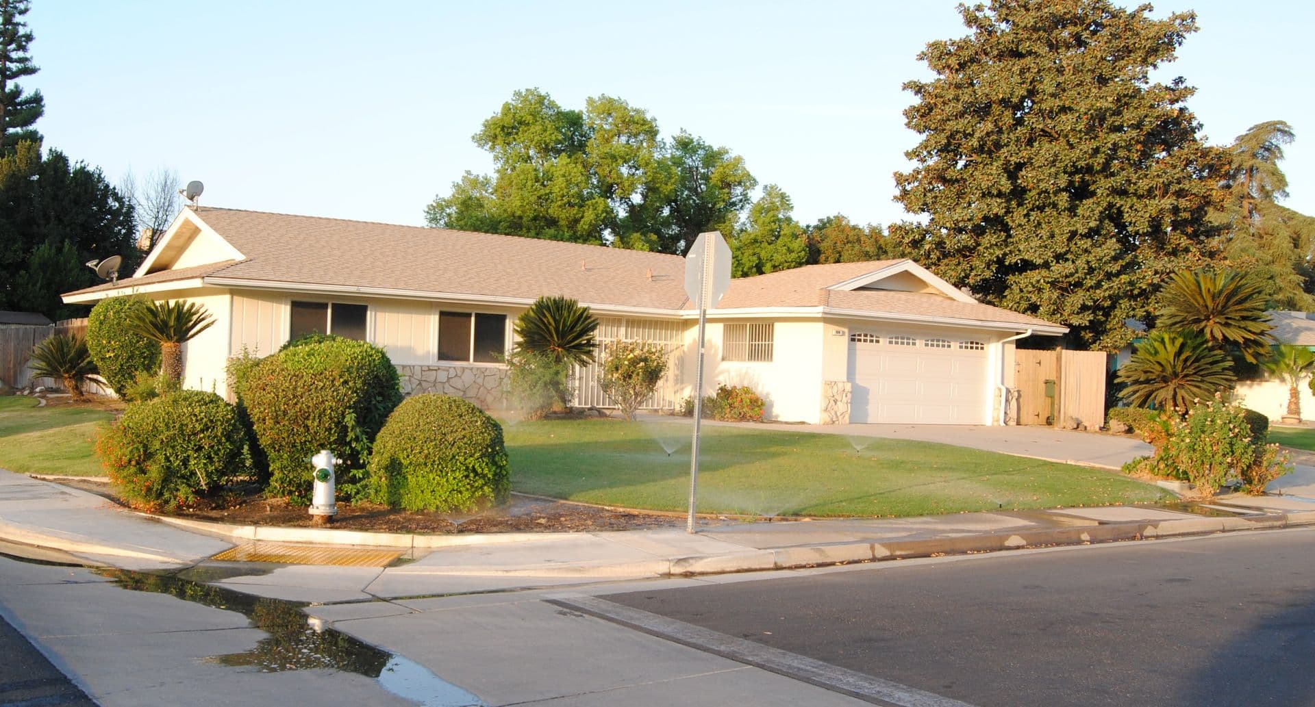 BAKERSFIELD House: 924 MONTCLAIR STREET