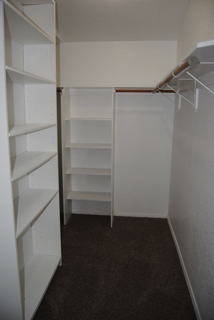 BAKERSFIELD House: 9400 HUNTSMAN OAK CT.