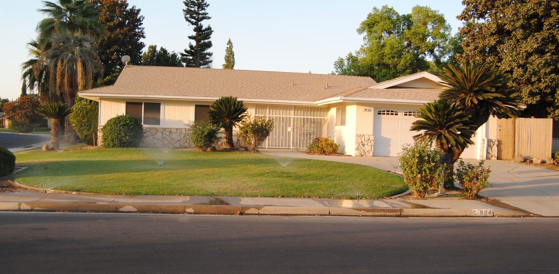 BAKERSFIELD House: 924 MONTCLAIR STREET