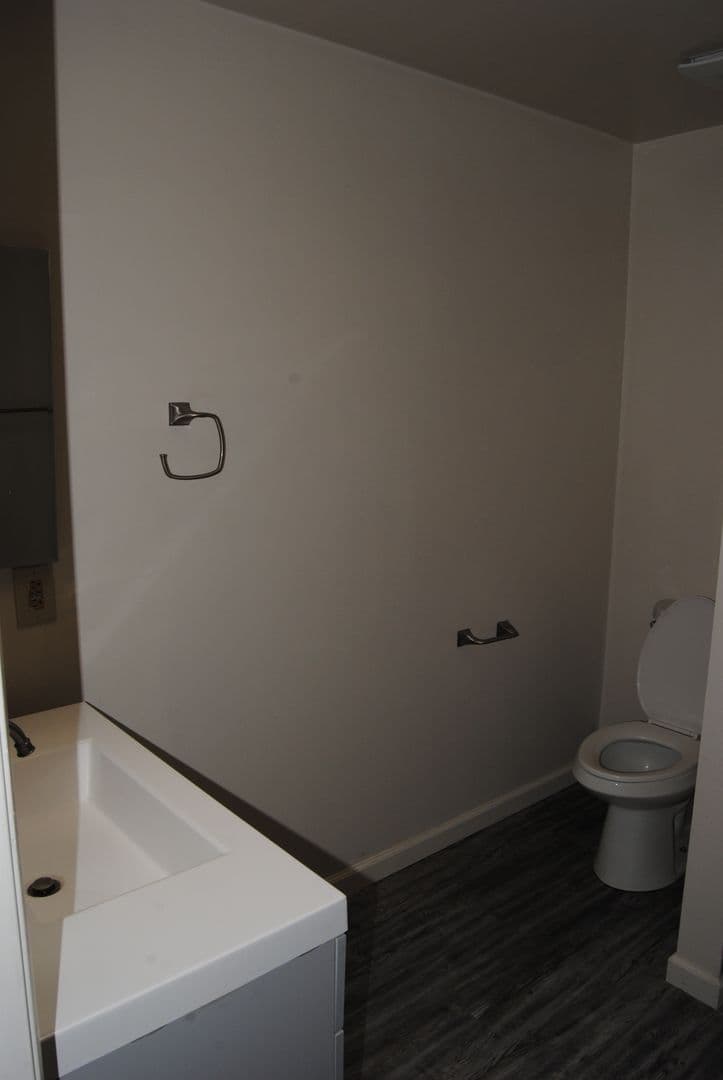 BAKERSFIELD Apartment: 7605 QUAILWOOD DR. #A-D