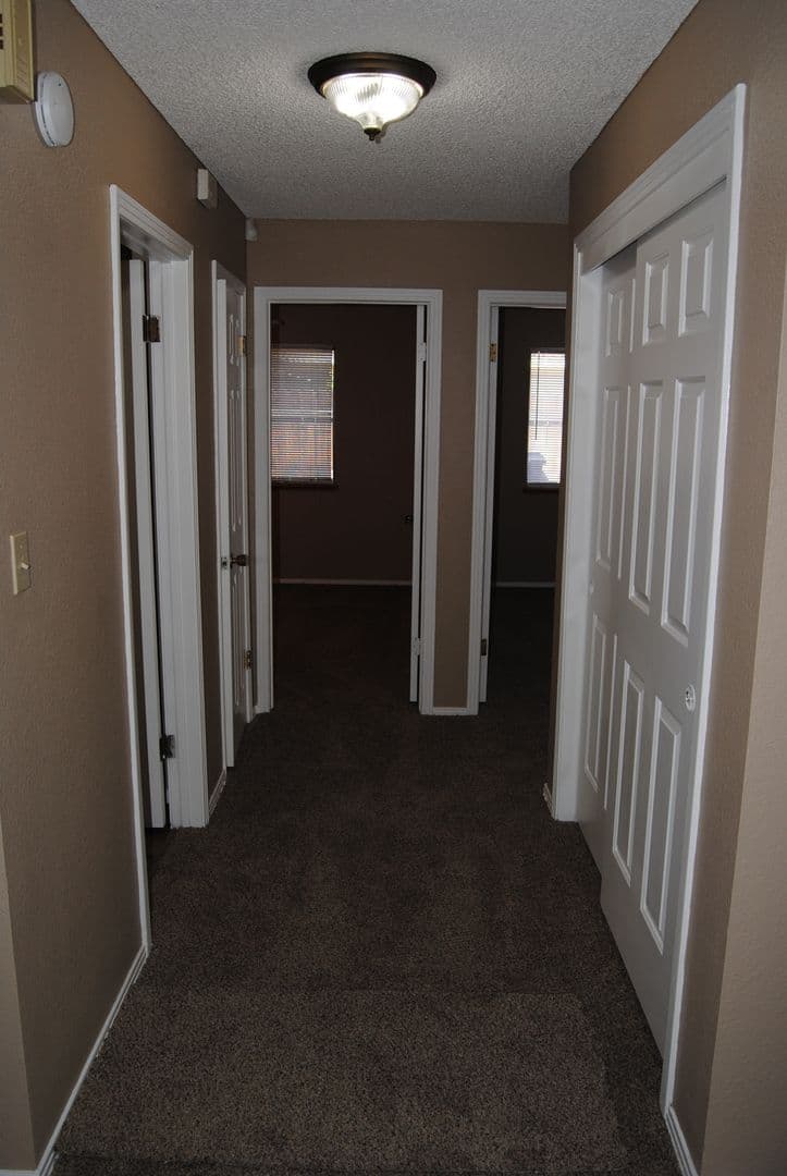BAKERSFIELD House: 9400 HUNTSMAN OAK CT.
