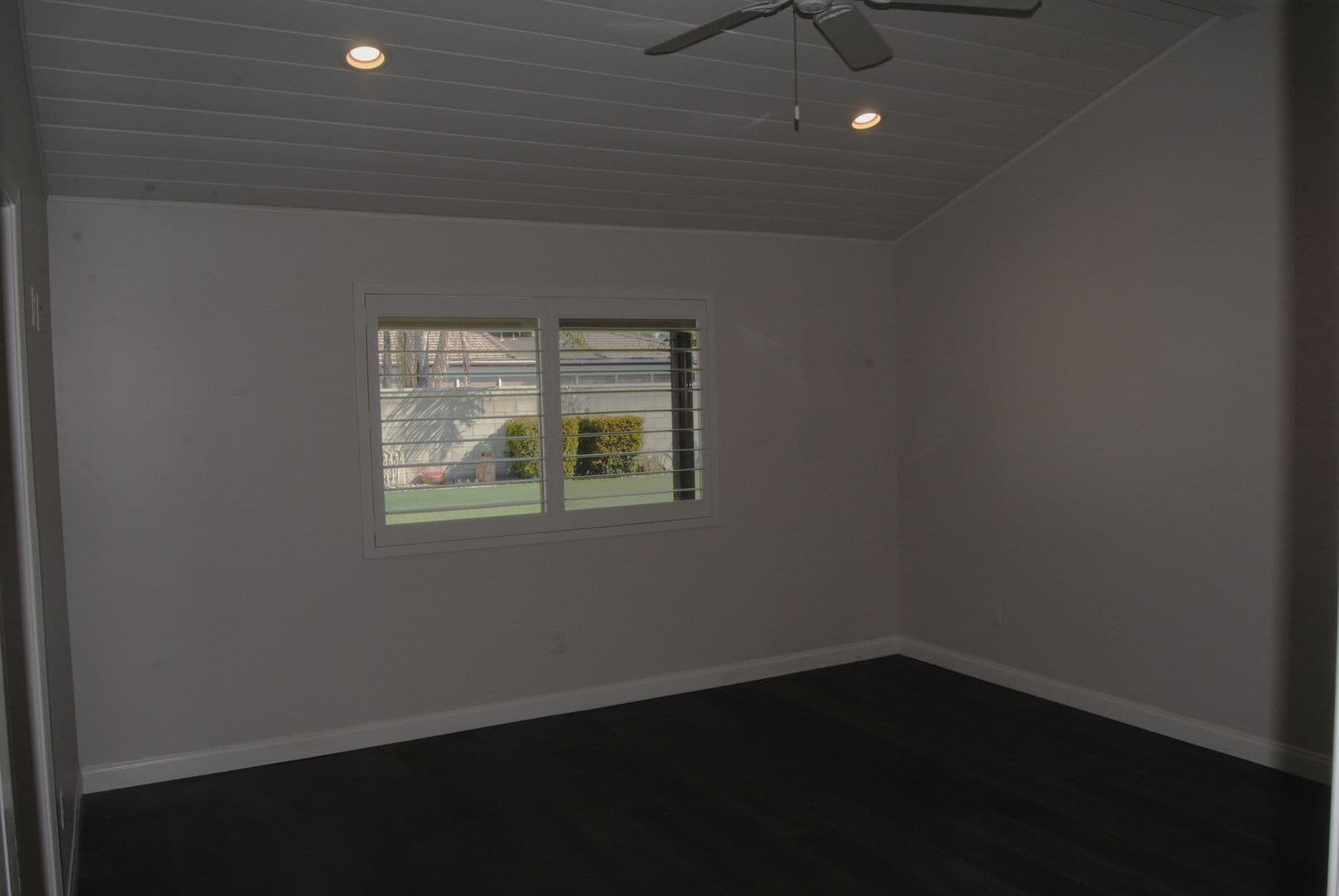 BAKERSFIELD House: 7112 DARRIN AVENUE