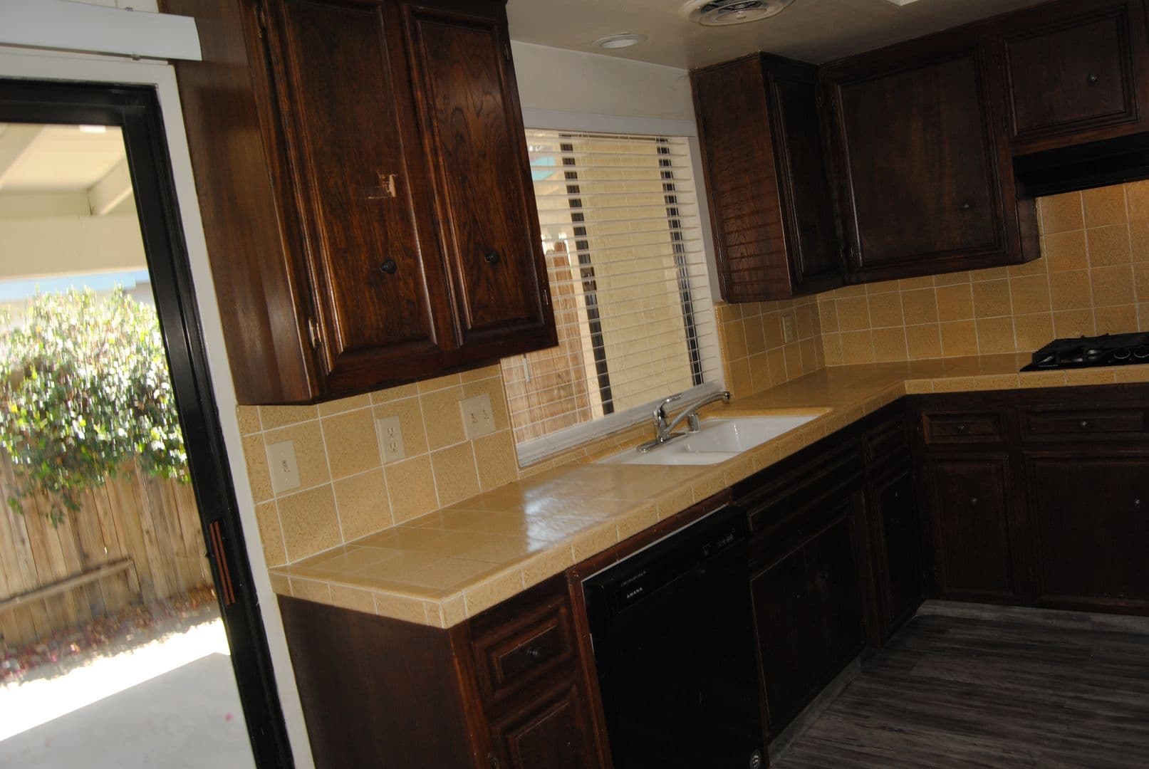 BAKERSFIELD Apartment: 7605 QUAILWOOD DR. #A-D