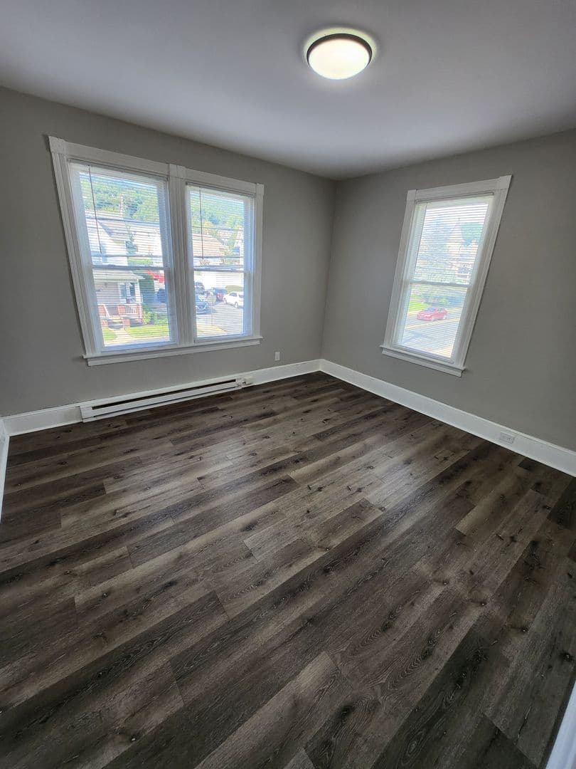 Pen Argyl Apartment: 500-502 W Pennsylvania Ave