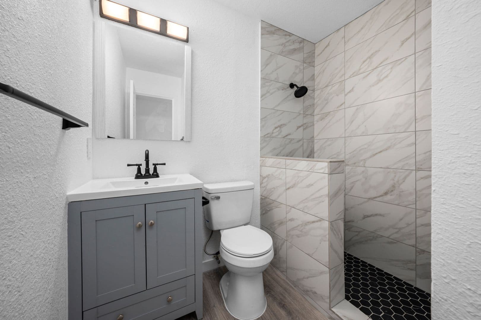 San Marcos Apartment: 1117 N LBJ Dr