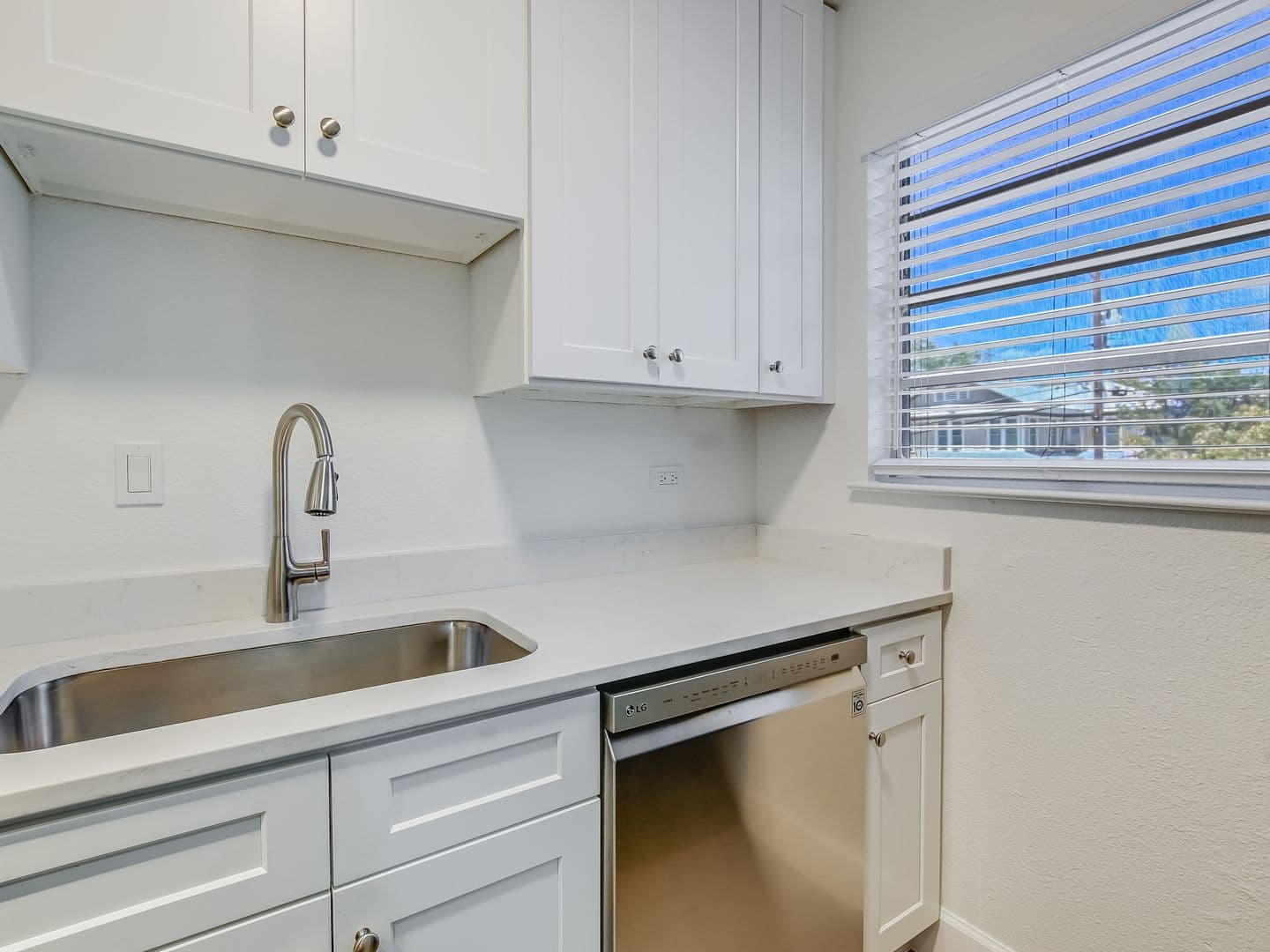 San Antonio Apartment: 333 Brahan Blvd