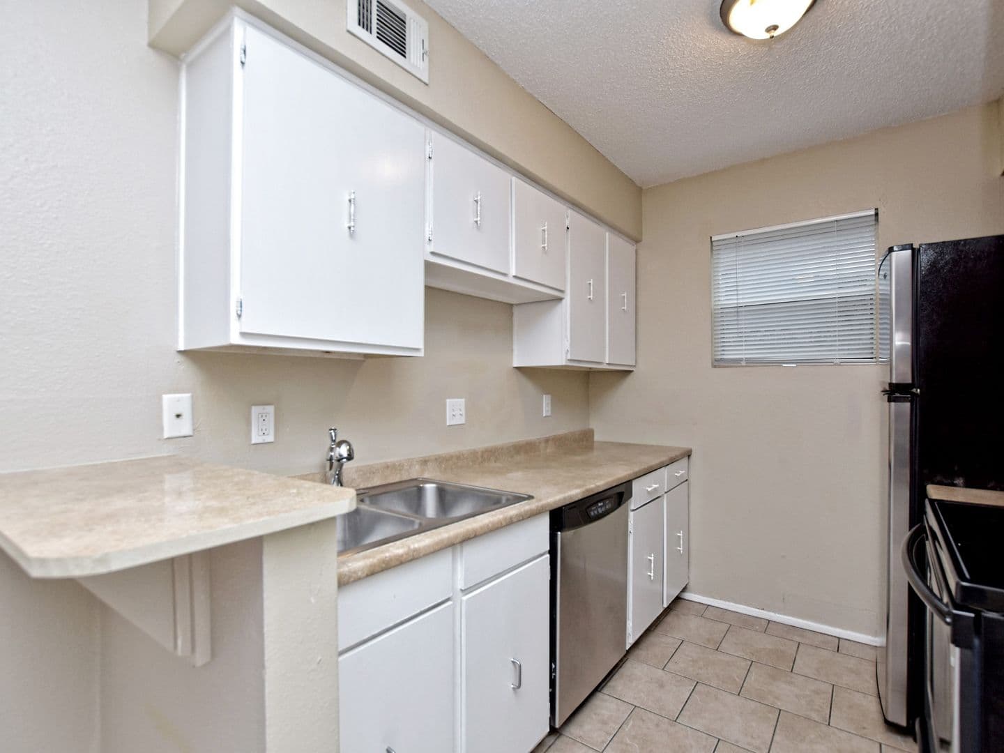 Austin Apartment: 408 W 37th St