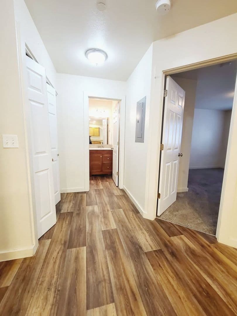 Caldwell Apartment: 904 E. Chicago St