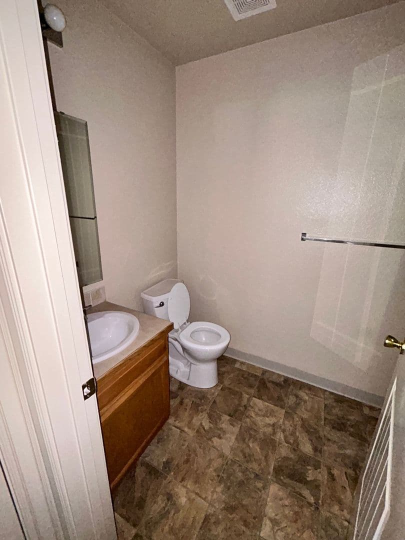 Nampa Apartment: 1005 & 1023 S Locust St