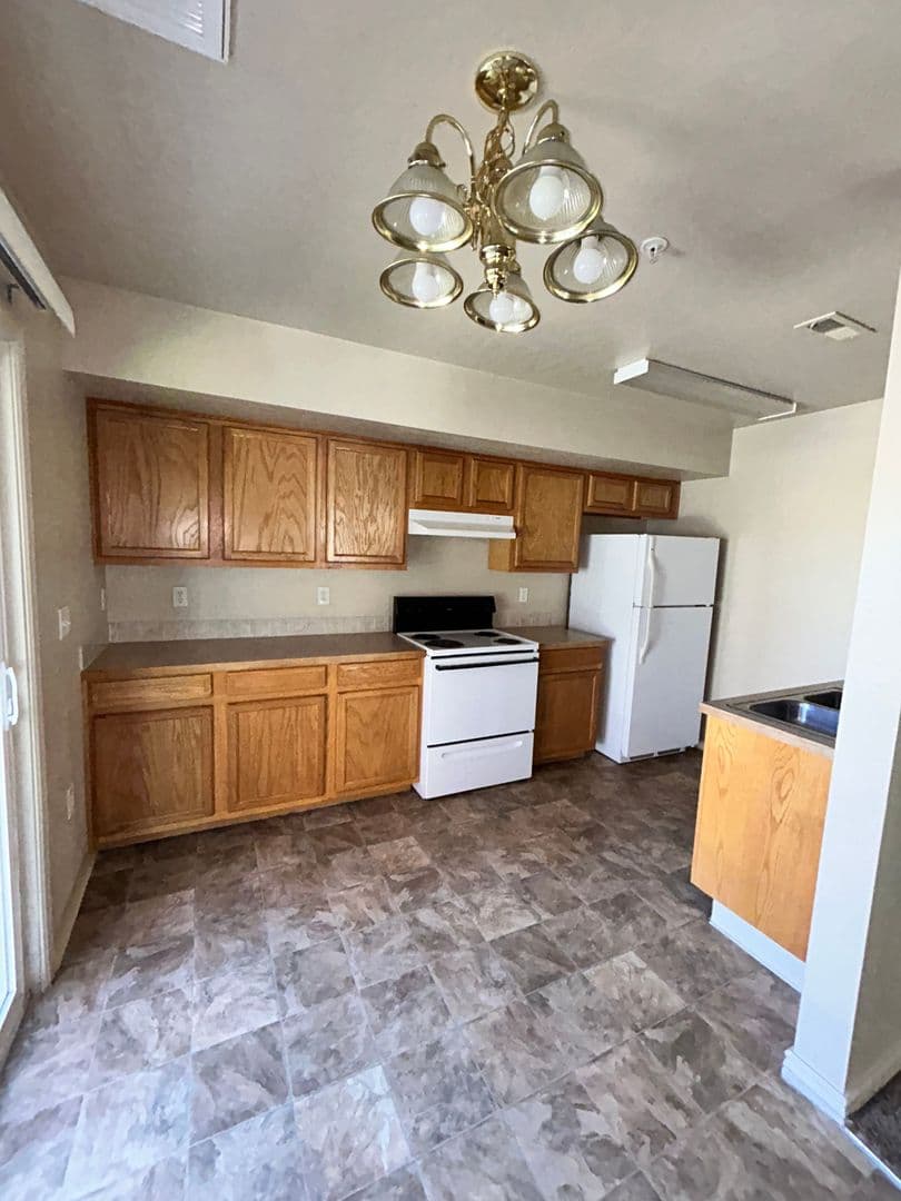 Nampa Apartment: 1005 & 1023 S Locust St