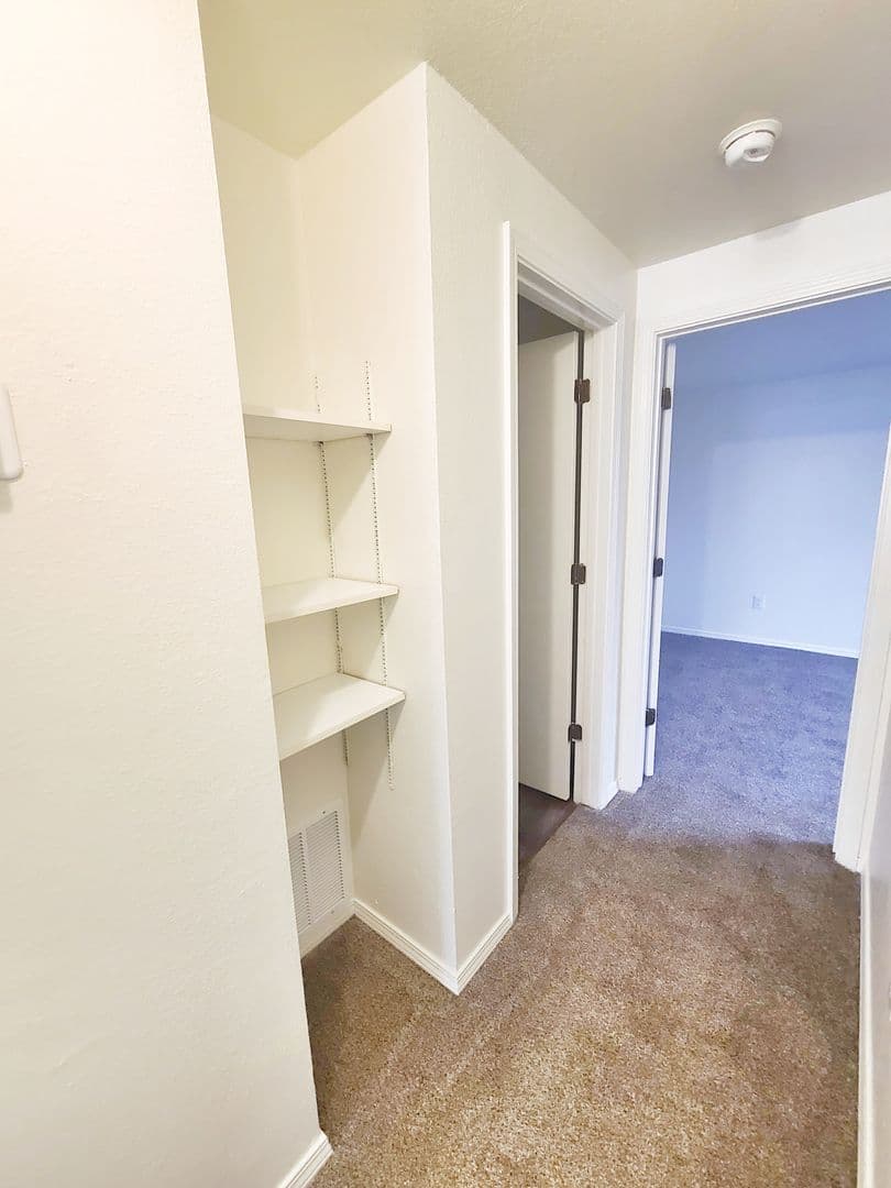 Nampa Apartment: 408-420 N. Broadmore Way