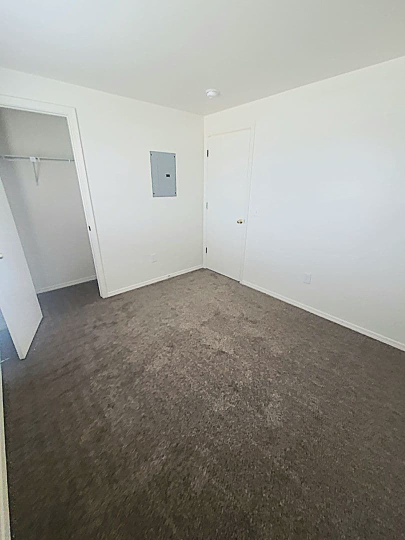 Nampa Apartment: 408-420 N. Broadmore Way