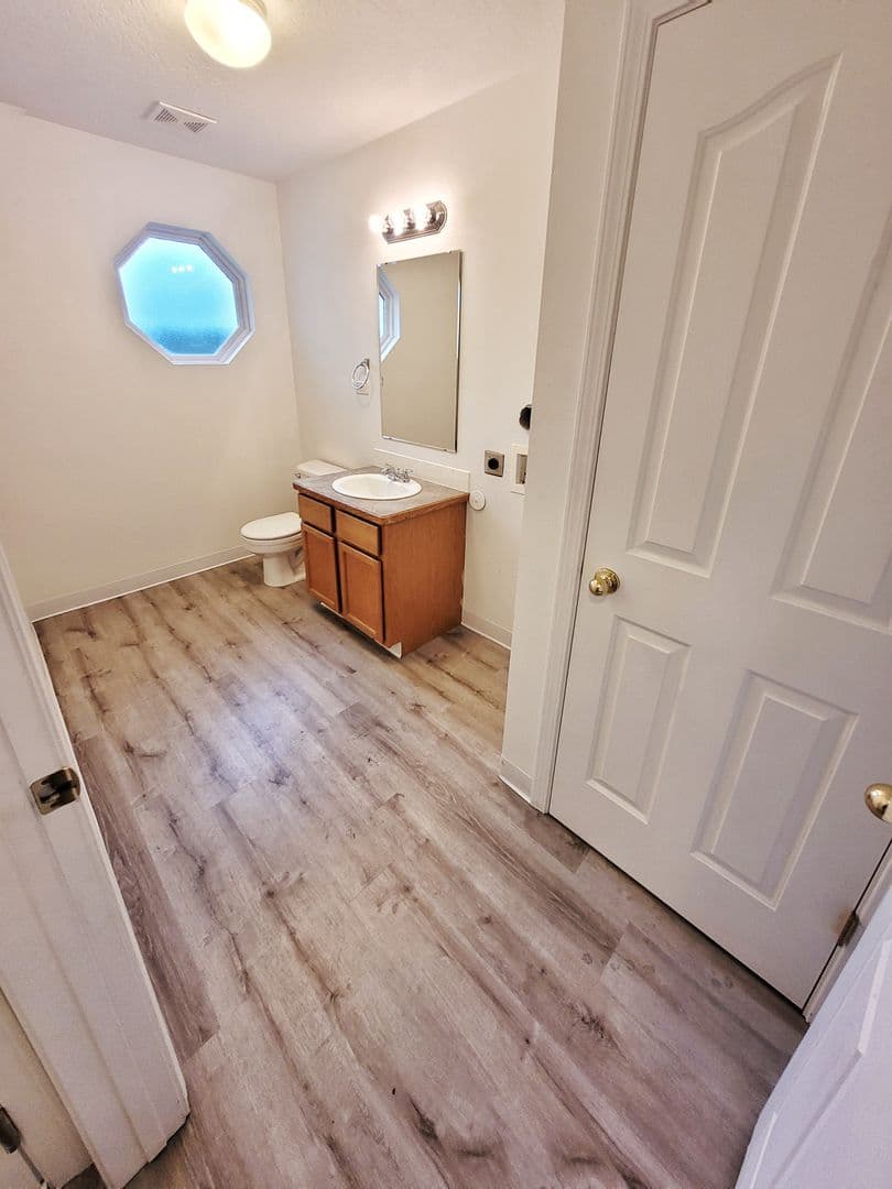 Nampa Townhome: 313 W. Timber Creek Rd.