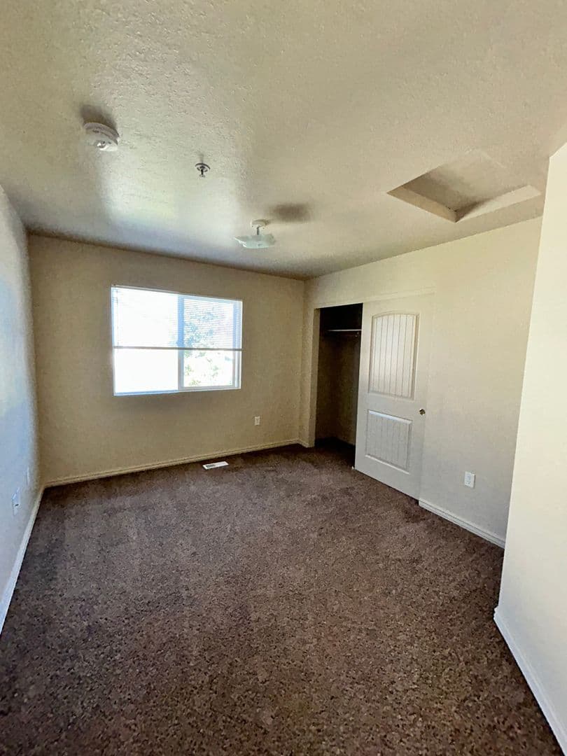 Nampa Apartment: 1005 & 1023 S Locust St