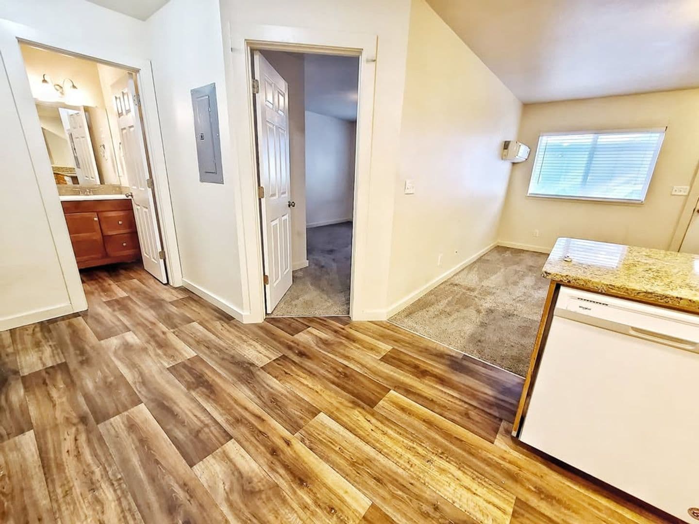Caldwell Apartment: 904 E. Chicago St