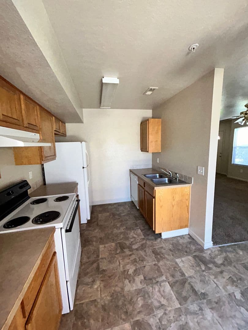 Nampa Apartment: 1005 & 1023 S Locust St