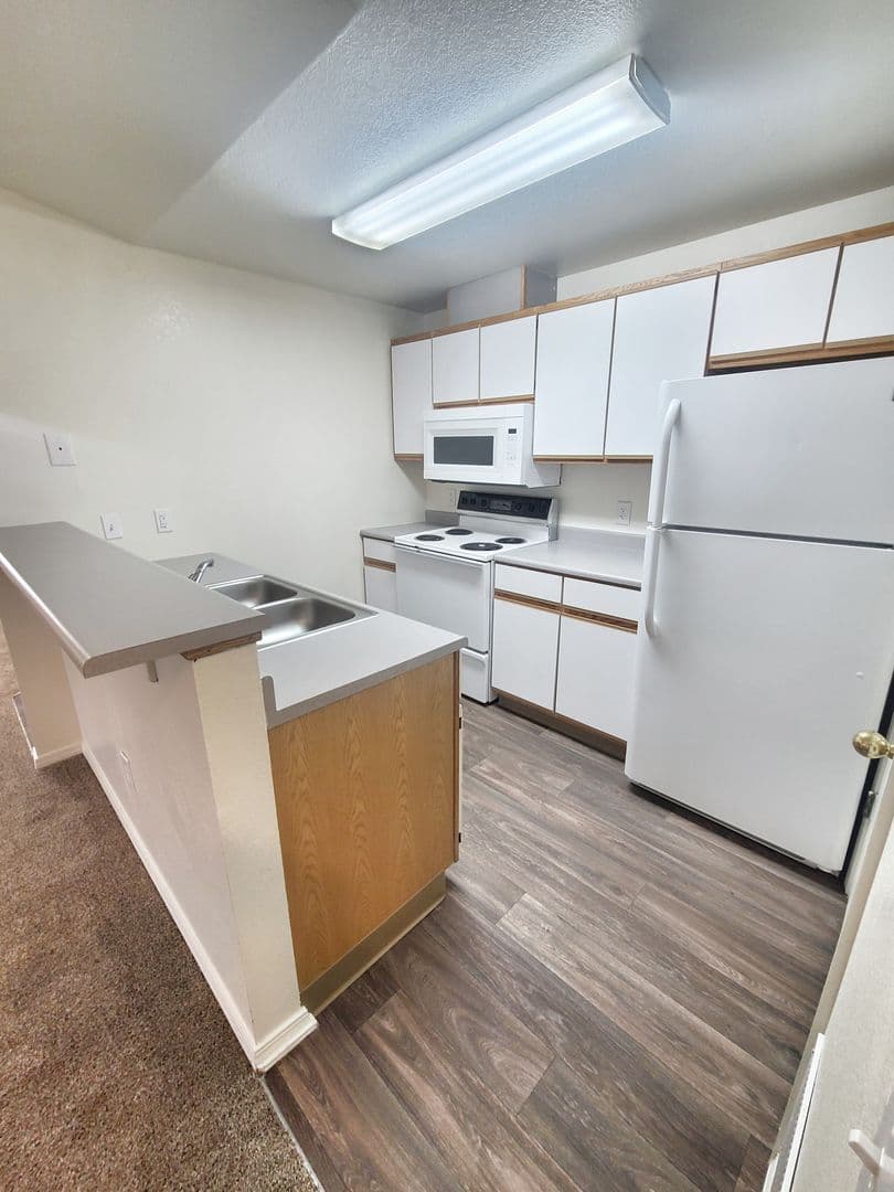 Nampa Apartment: 408-420 N. Broadmore Way