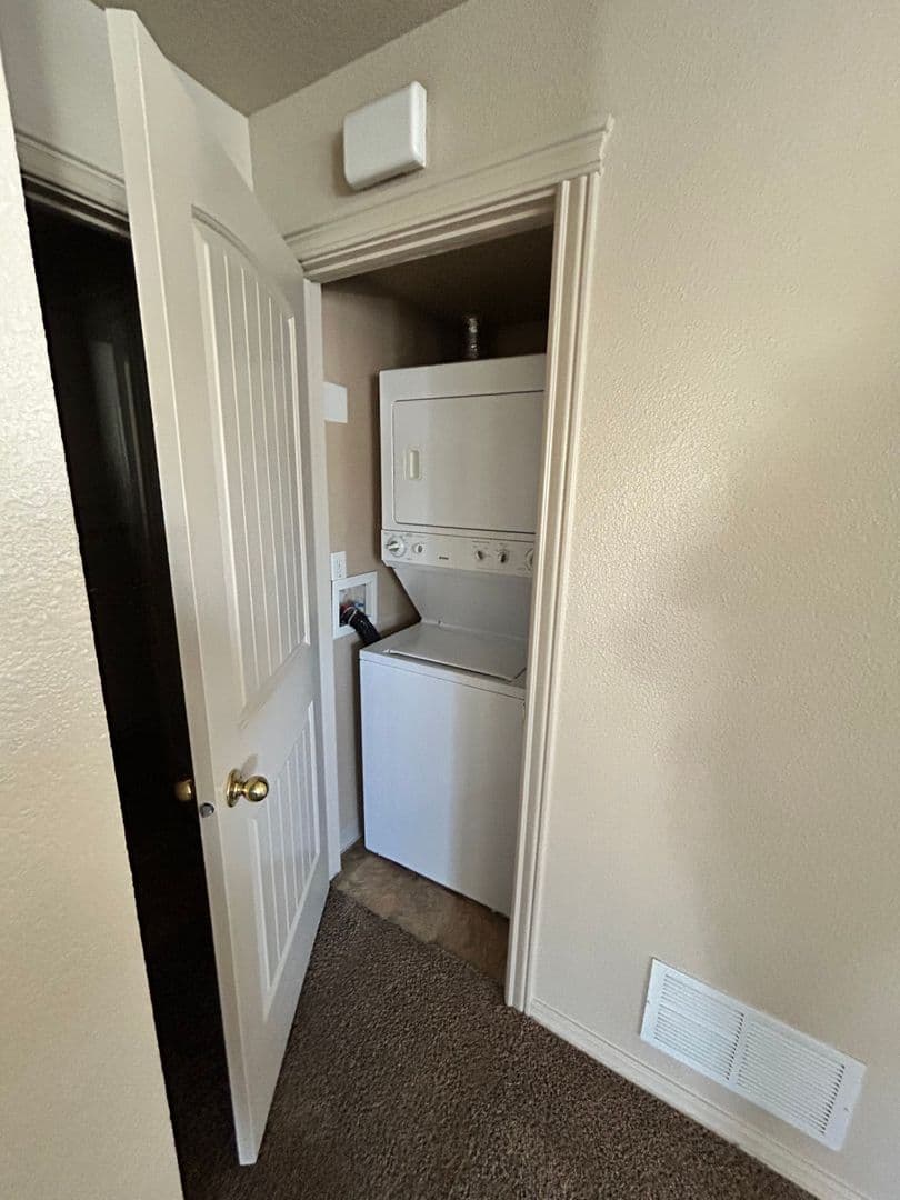 Nampa Apartment: 1005 & 1023 S Locust St