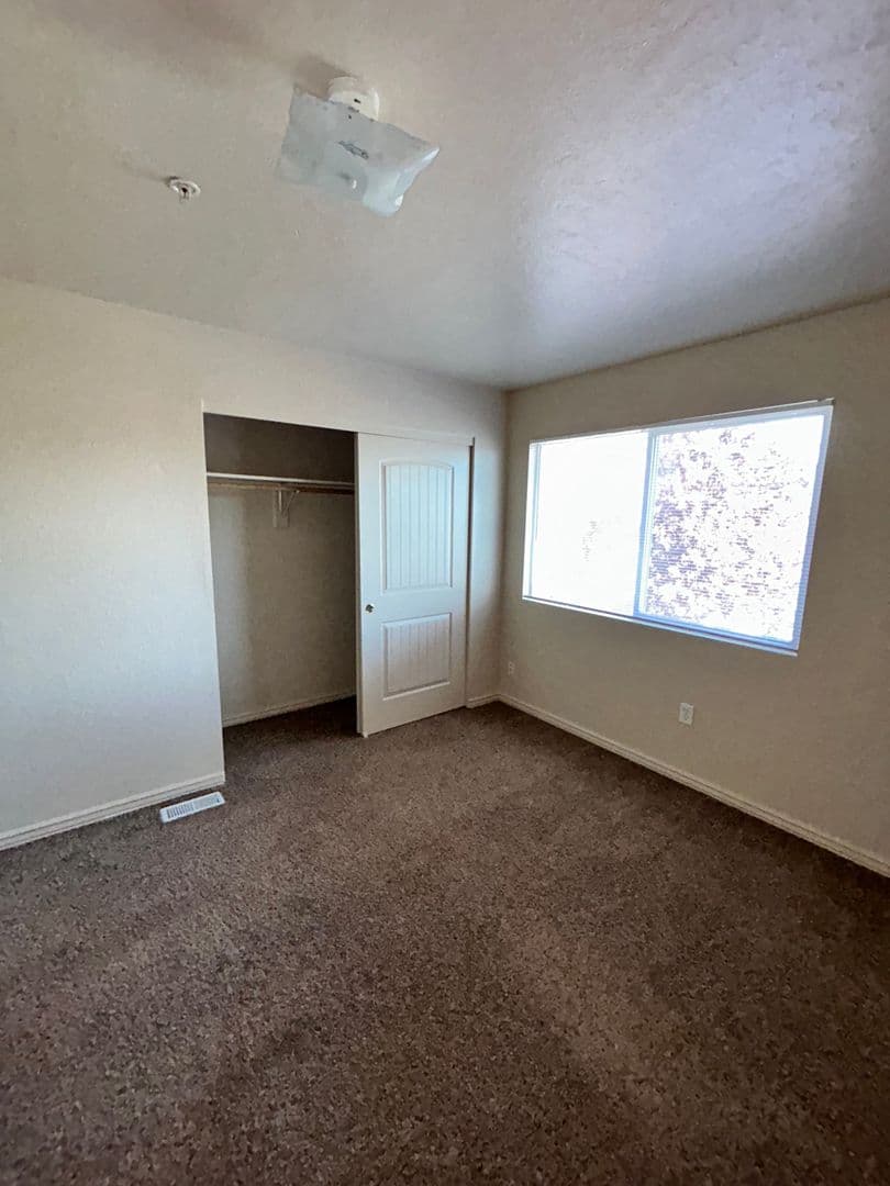 Nampa Apartment: 1005 & 1023 S Locust St