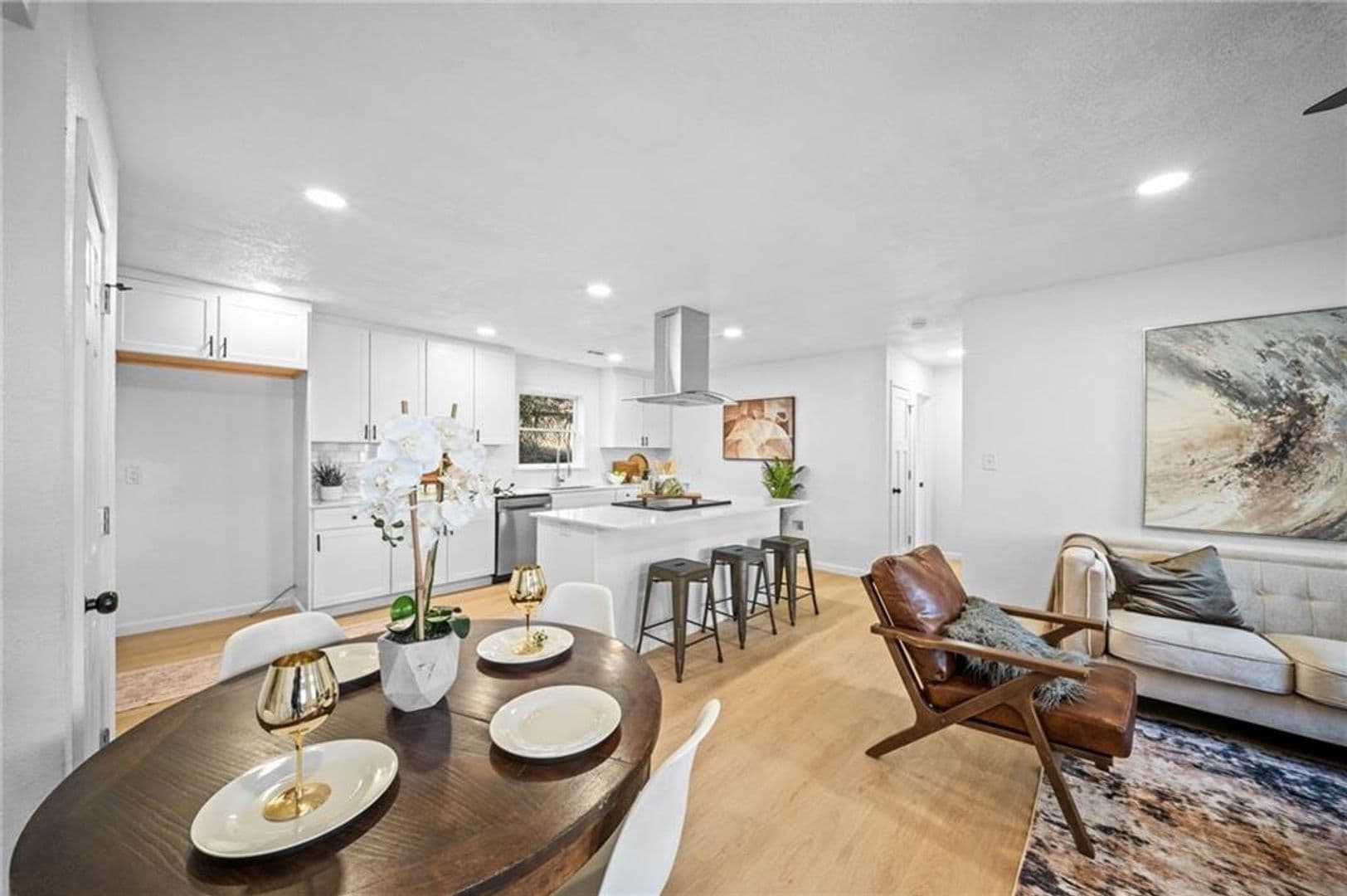 Fayetteville Apartment: 1614 E Huntsville Rd