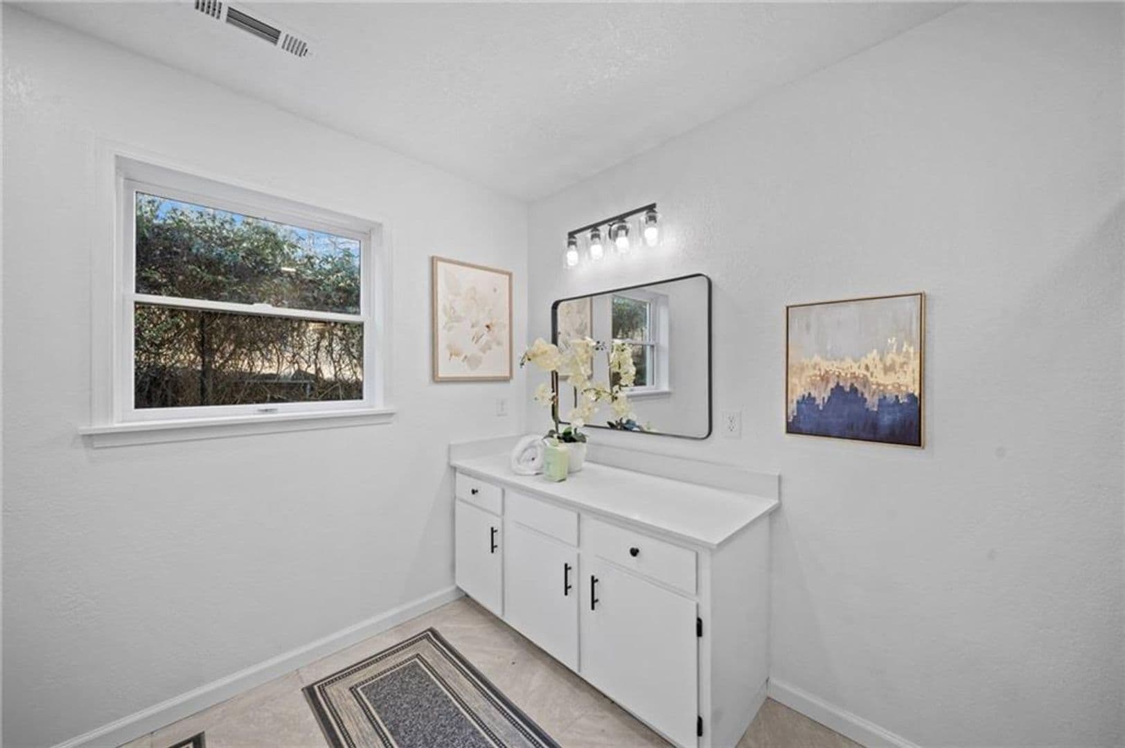 Fayetteville Apartment: 1614 E Huntsville Rd