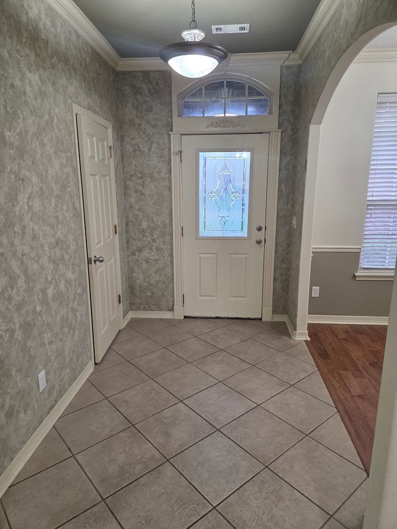 Fayetteville House: 3219 W. Thornebrook Street