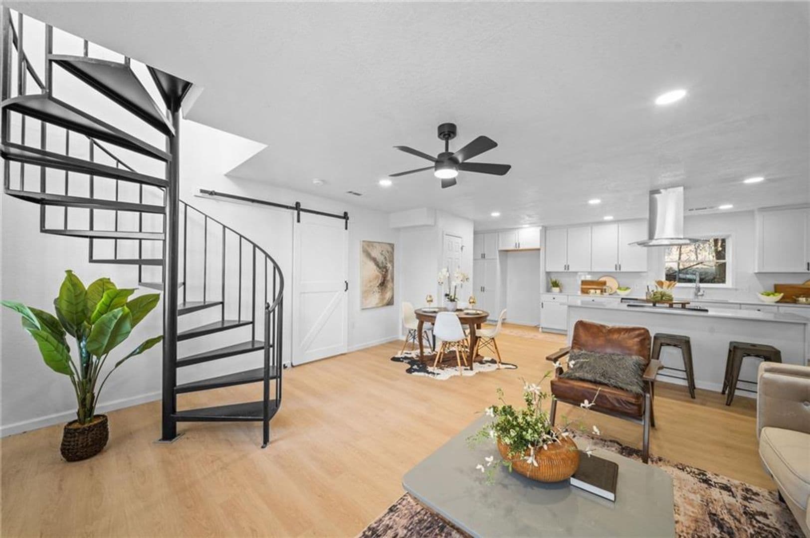 Fayetteville Apartment: 1614 E Huntsville Rd
