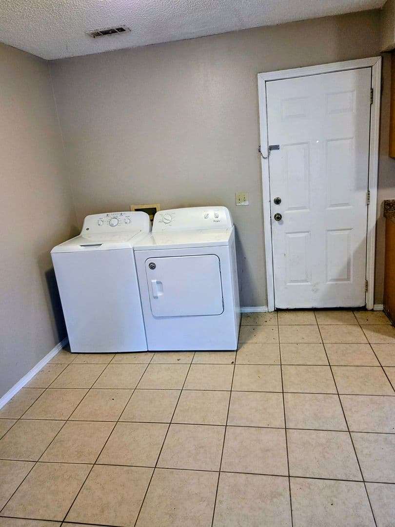 Fayetteville Apartment: 1023-1057 Eagle
