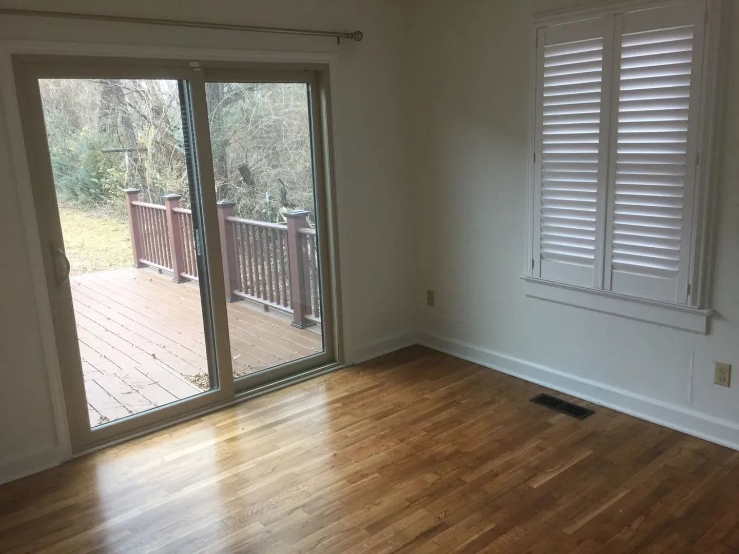 Fayetteville House: 1107 W James St