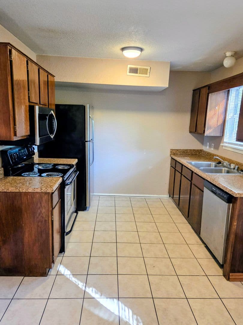 Fayetteville Apartment: 1023-1057 Eagle