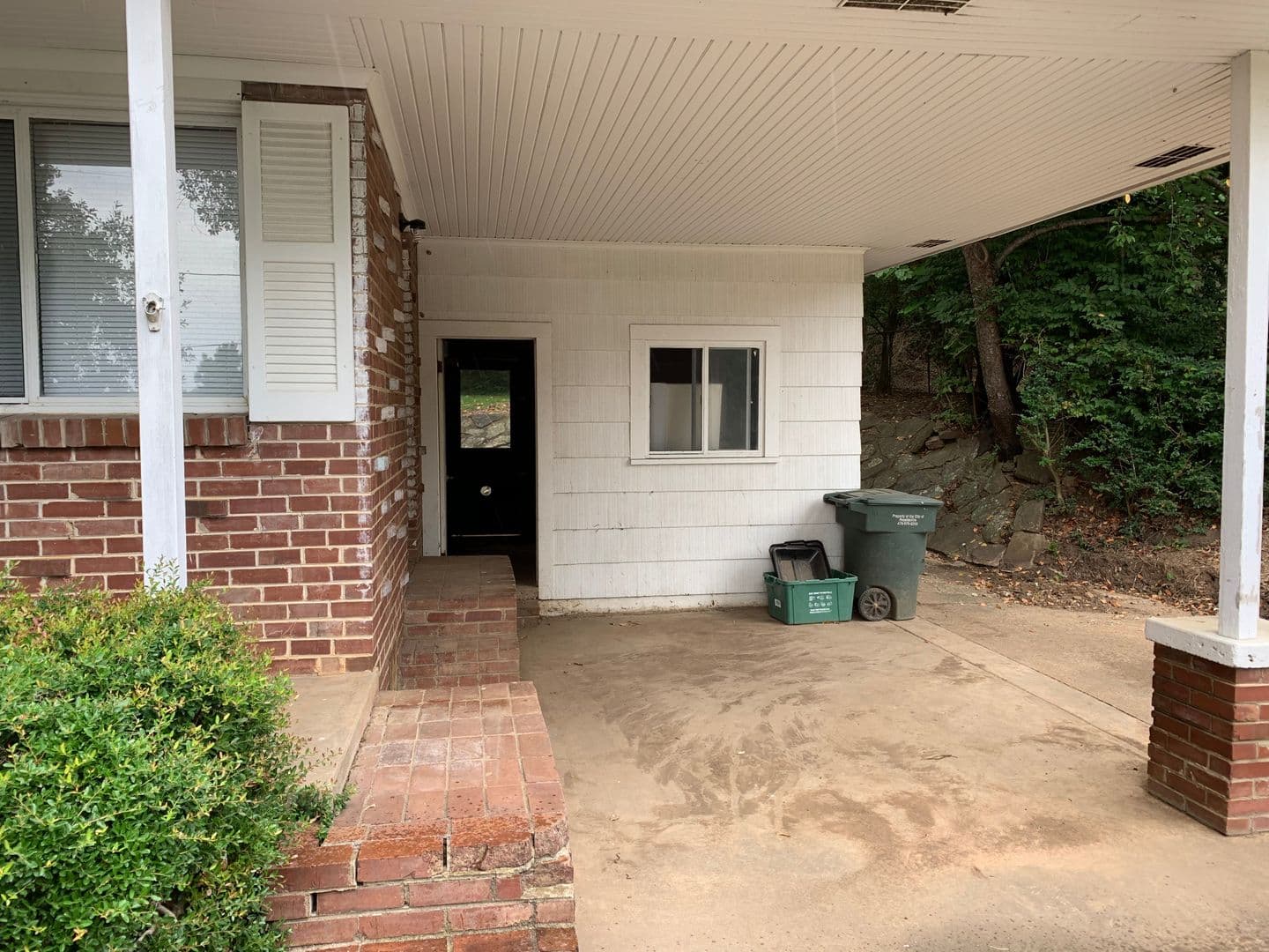 Fayetteville House: 912 W. Clinton Drive