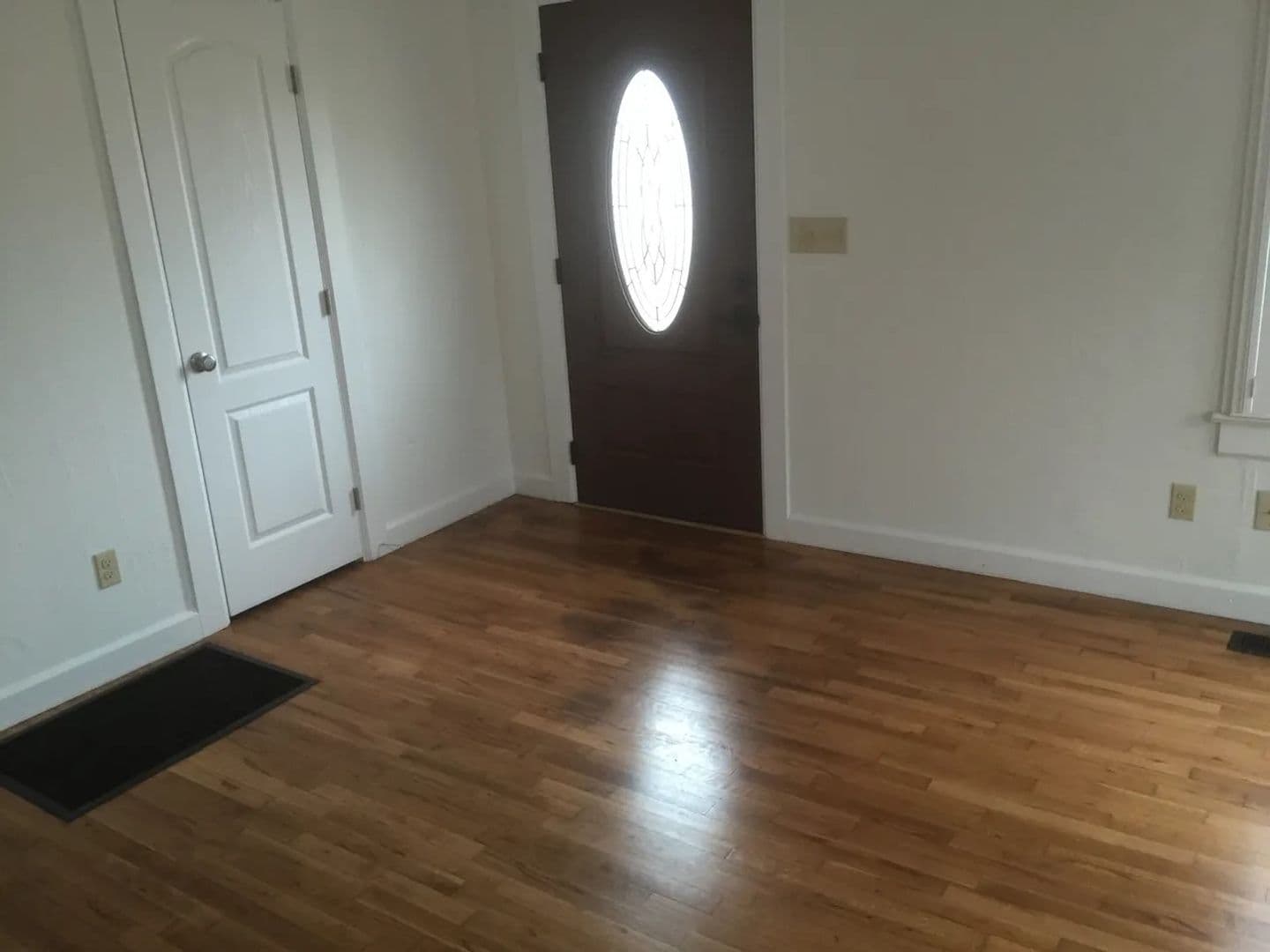 Fayetteville House: 1107 W James St