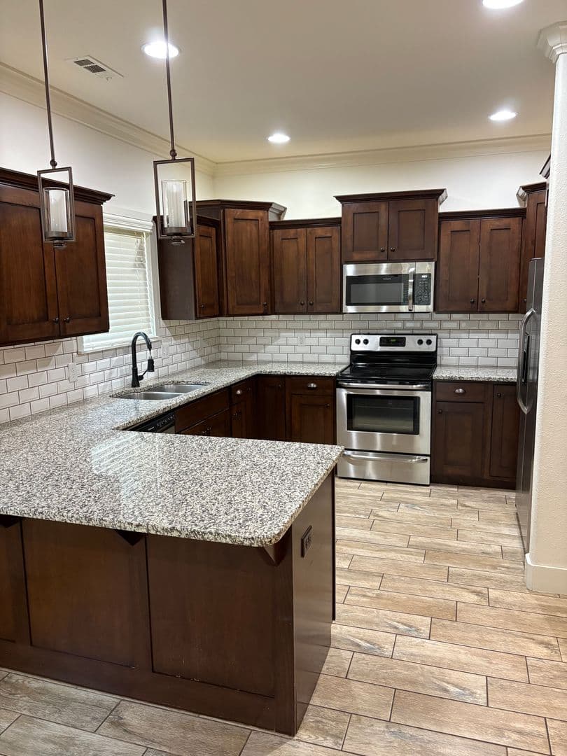 Bentonville House: 1711 SW Stonegrove Rd.