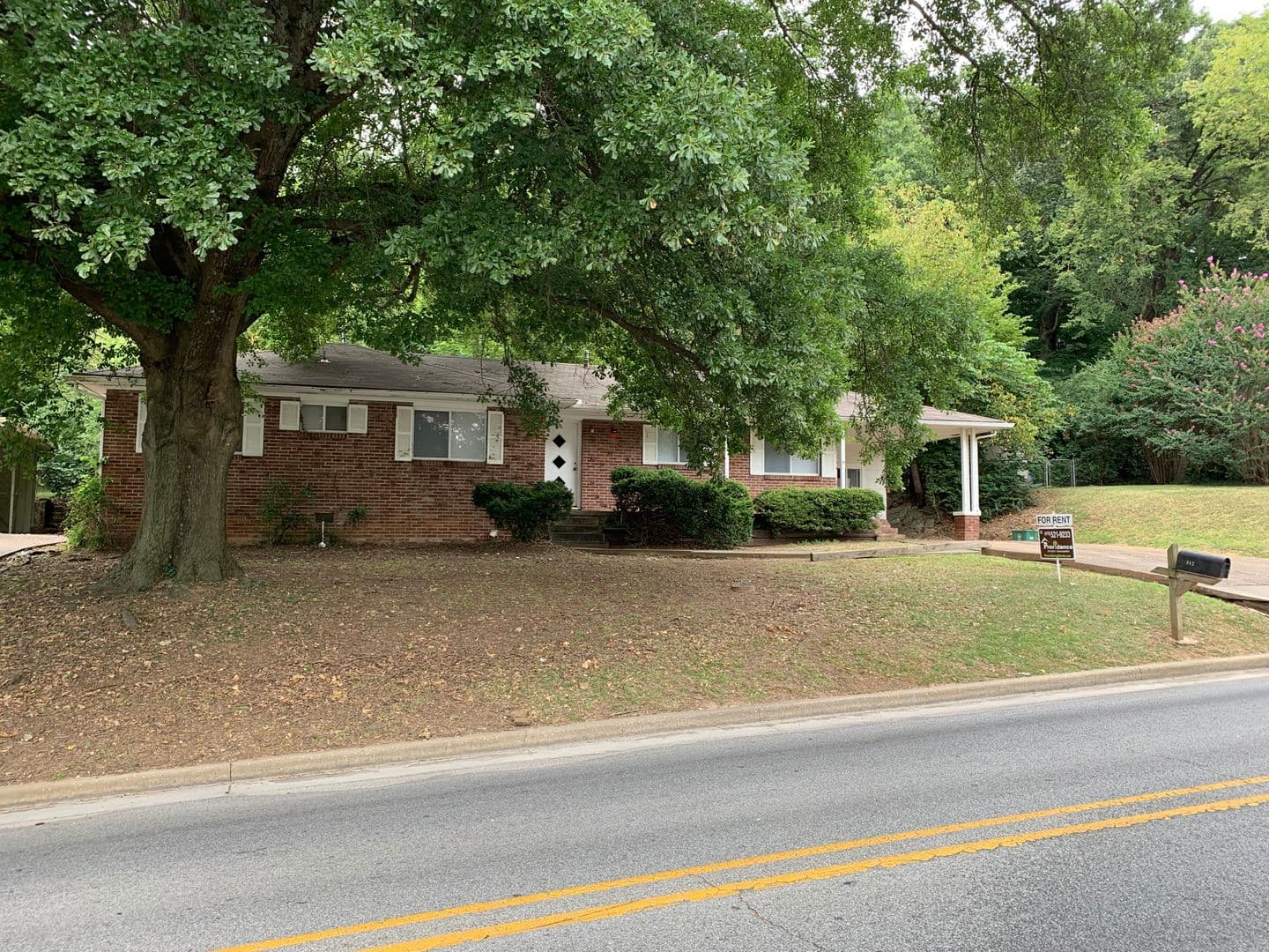 Fayetteville House: 912 W. Clinton Drive