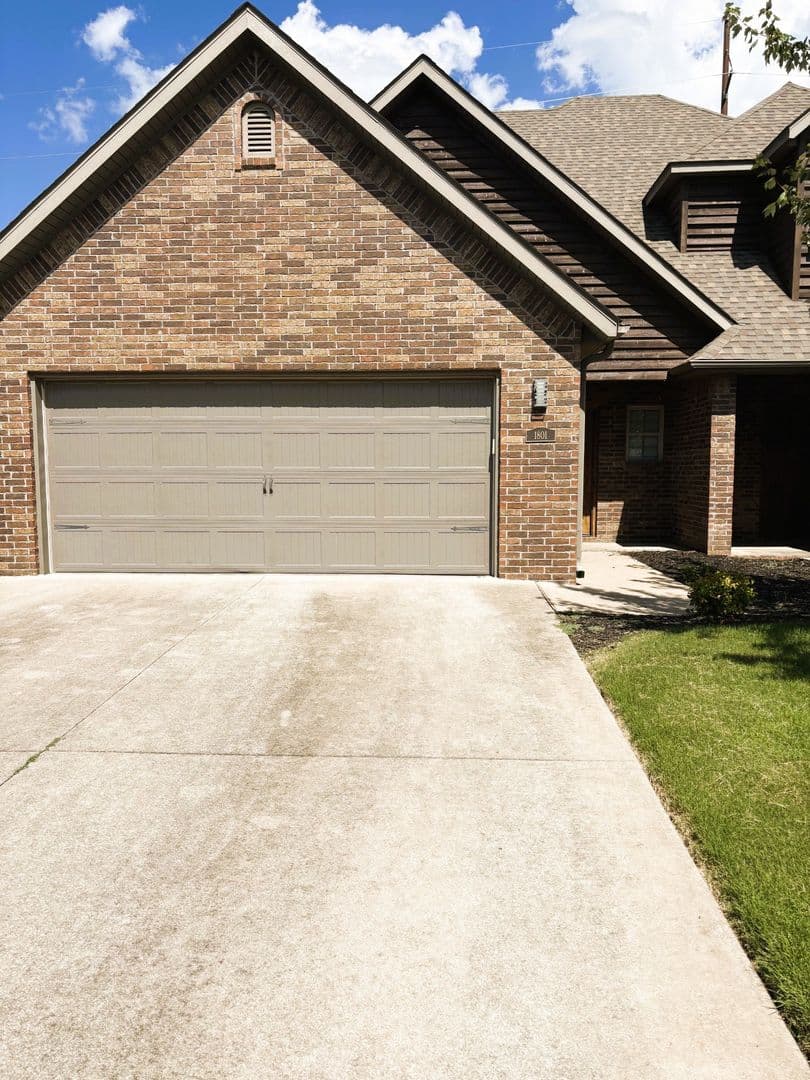 Bentonville Townhome: 1801 & 1803 SW Stonegrove Rd.