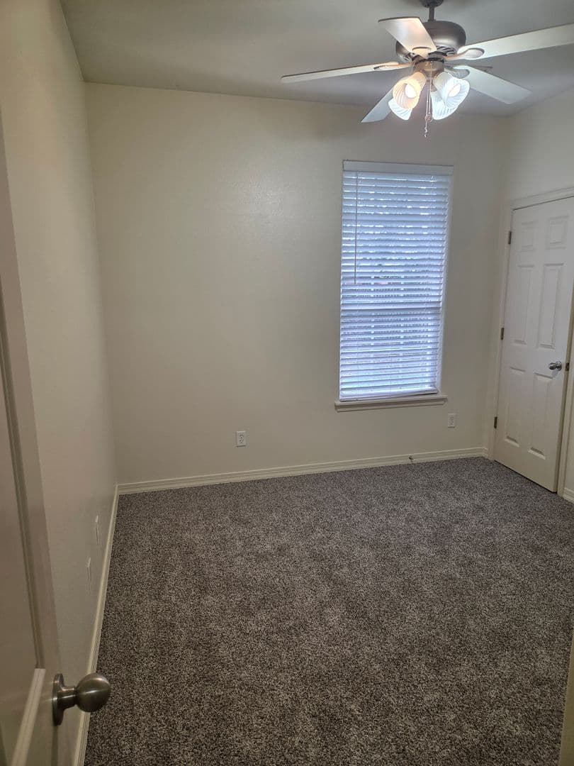 Fayetteville House: 3219 W. Thornebrook Street