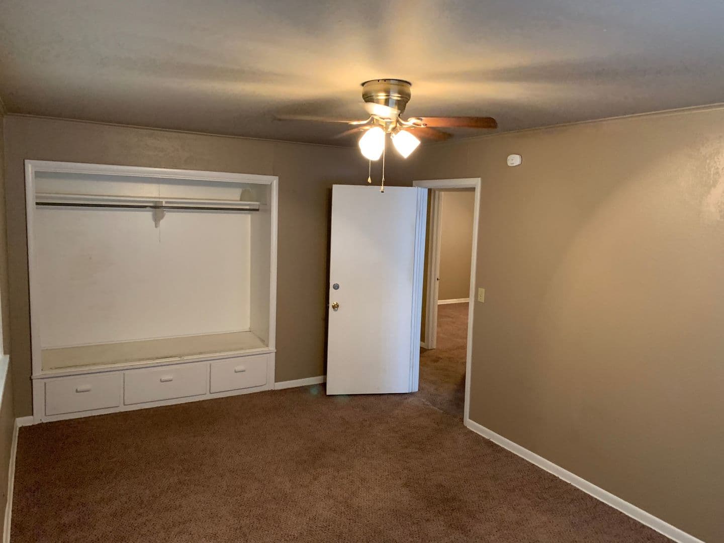 Fayetteville House: 912 W. Clinton Drive